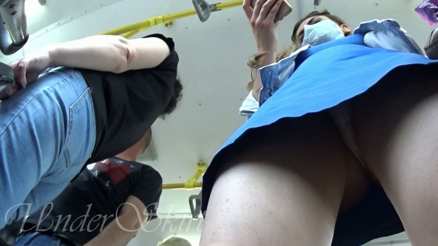 Под юбкой подглядывание анальная пробка