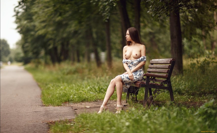 Эротическая фотосессия в парке