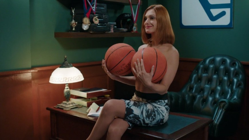 Карина Мишулина в сериале физрук